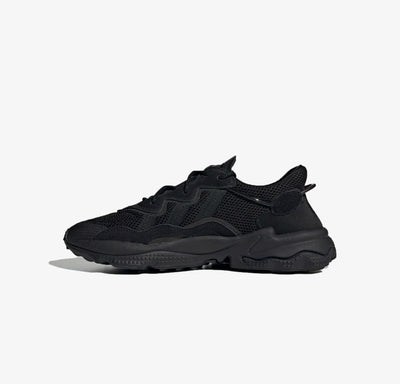 ADIDAS ORIGINALS | OZWEEGO { CORE BLACK