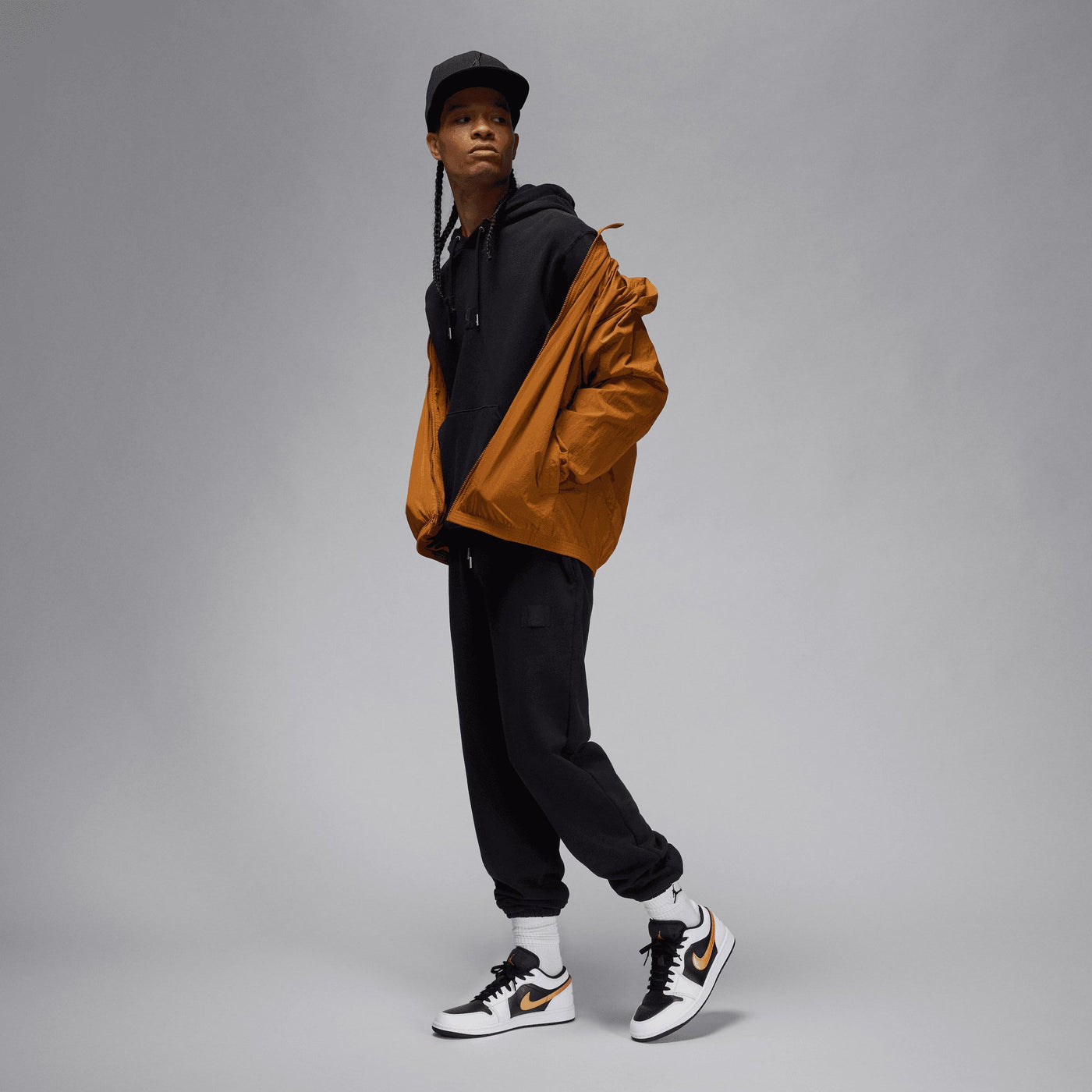 JORDAN | AIR JORDAN 1 LOW { WHITE/METALLIC GOLD-BLACK