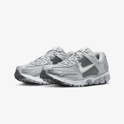 NIKE | ZOOM VOMERO 5 { WOLF GREY/WHITE-METALLIC SILVER