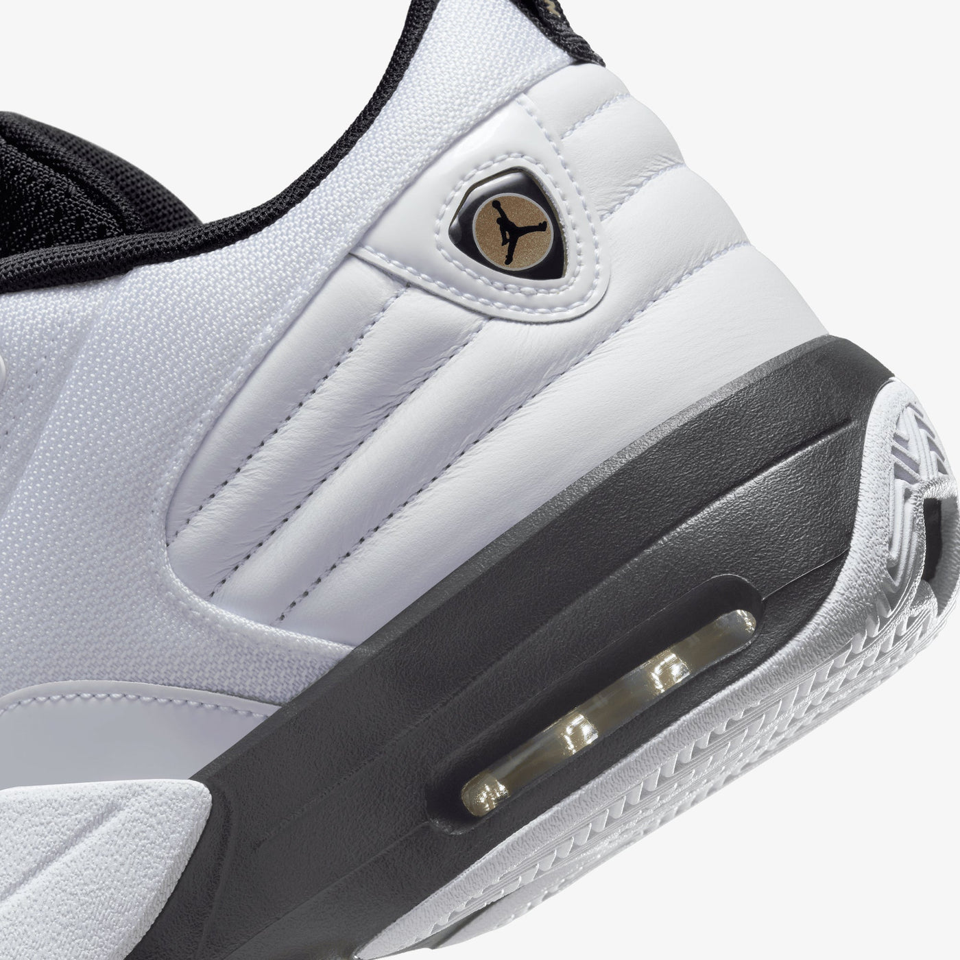 JORDAN | MAX AURA 6 { WHITE/METALLIC GOLD-BLACK