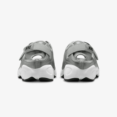 NIKE | AIR RIFT { METALLIC SILVER/SAIL-BLACK