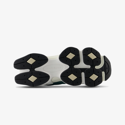 New Balance | 9060 { GREEN/CREAM