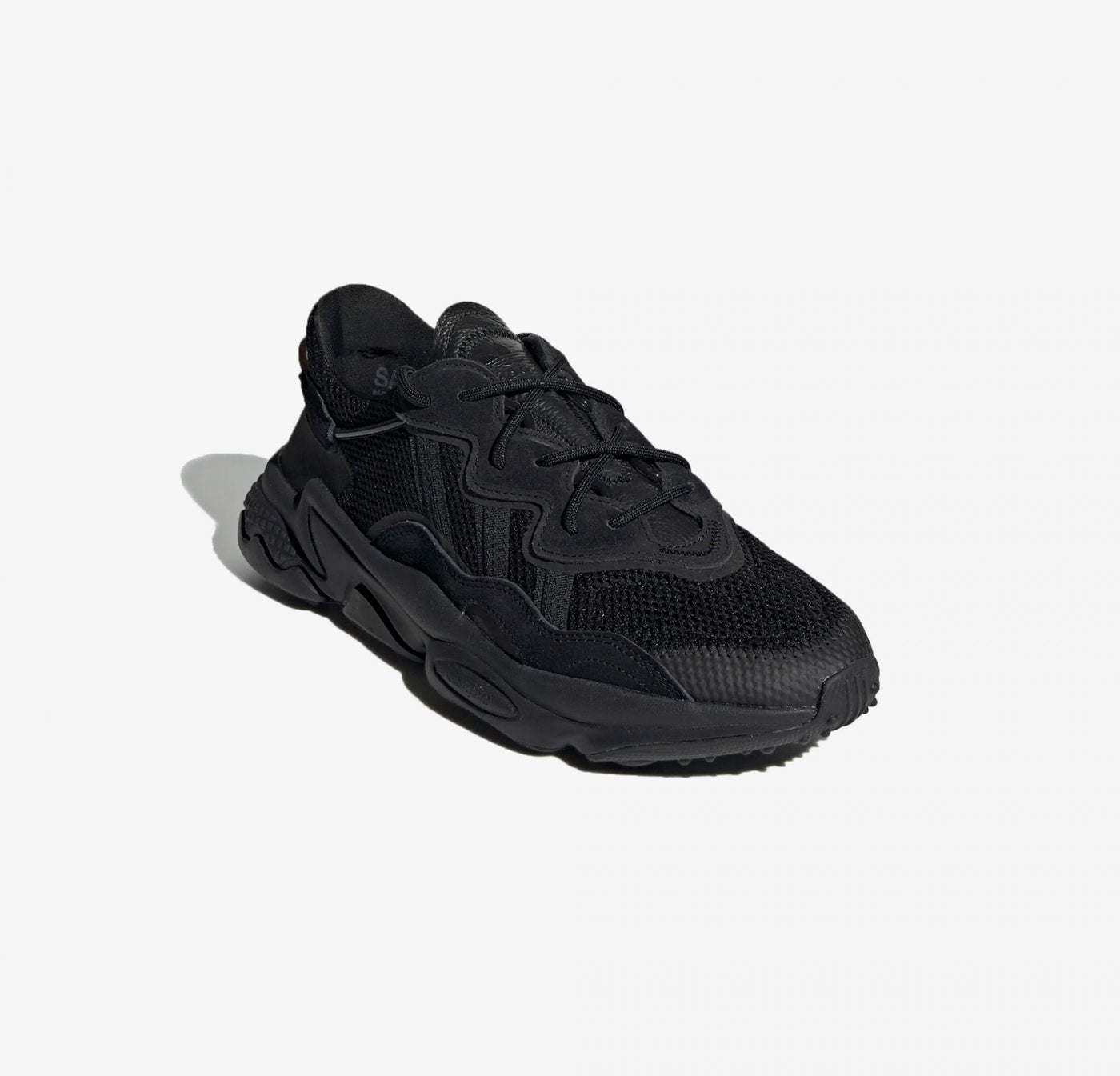 ADIDAS ORIGINALS | OZWEEGO { CORE BLACK