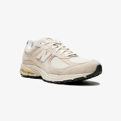 New Balance | 2002R { CREAM/WHITE