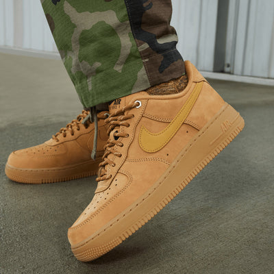 NIKE | AIR FORCE 1 '07 { FLAX/WHEAT-GUM LIGHT BROWN-BLACK
