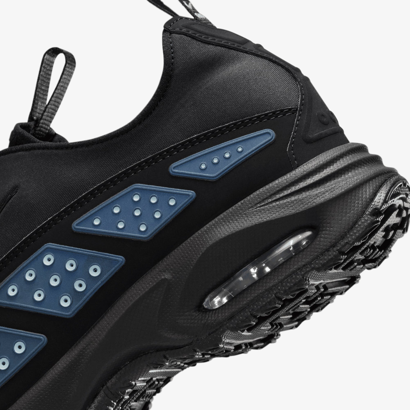 NIKE | AIR MAX SNDR { BLACK & SILVER