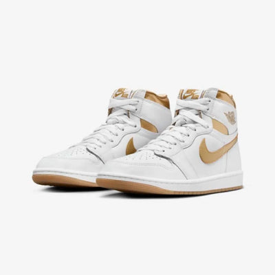 Jordan | AIR JORDAN 1 RETRO HIGH OG  { WHITE/METALLIC GOLD-GUM LIGHT BROWN
