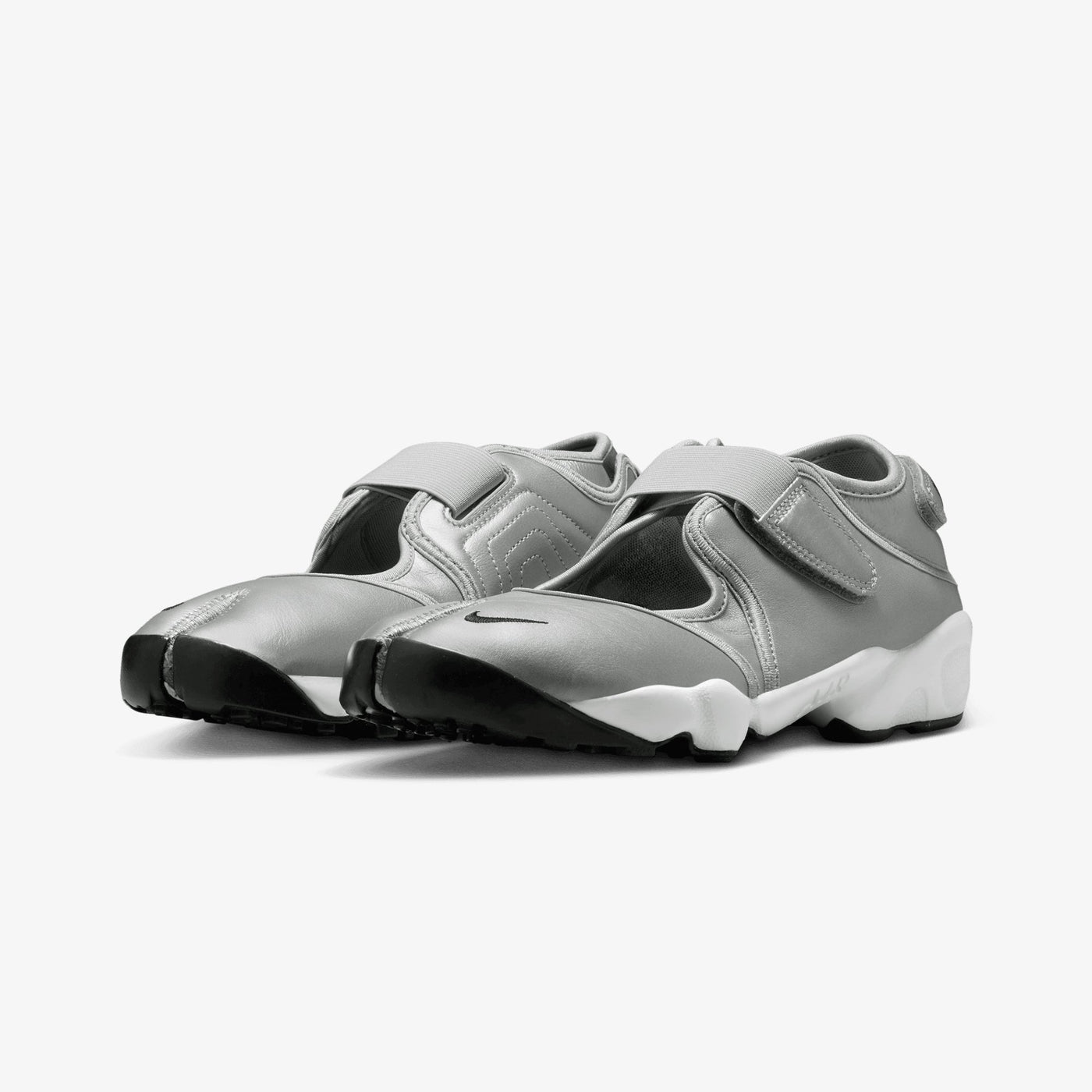 NIKE | AIR RIFT { METALLIC SILVER/SAIL-BLACK