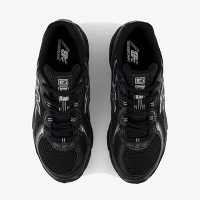 New Balance | 740 { BLACK/SILVER