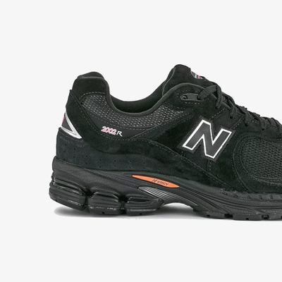 New Balance | 2002R { BLACK/BLACK/RED