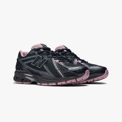 New Balance | 1906R { BLACK/SILVER