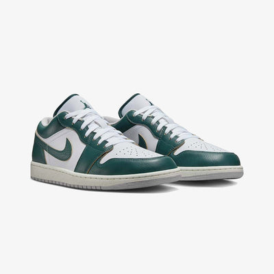 JORDAN | AIR JORDAN 1 LOW { OXIDIZED GREEN/OXIDIZED GREEN-WHITE-SAIL