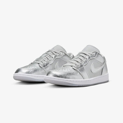 Jordan | AIR JORDAN 1 LOW SE  { METALLIC SILVER/PHOTON DUST-WOLF GREY