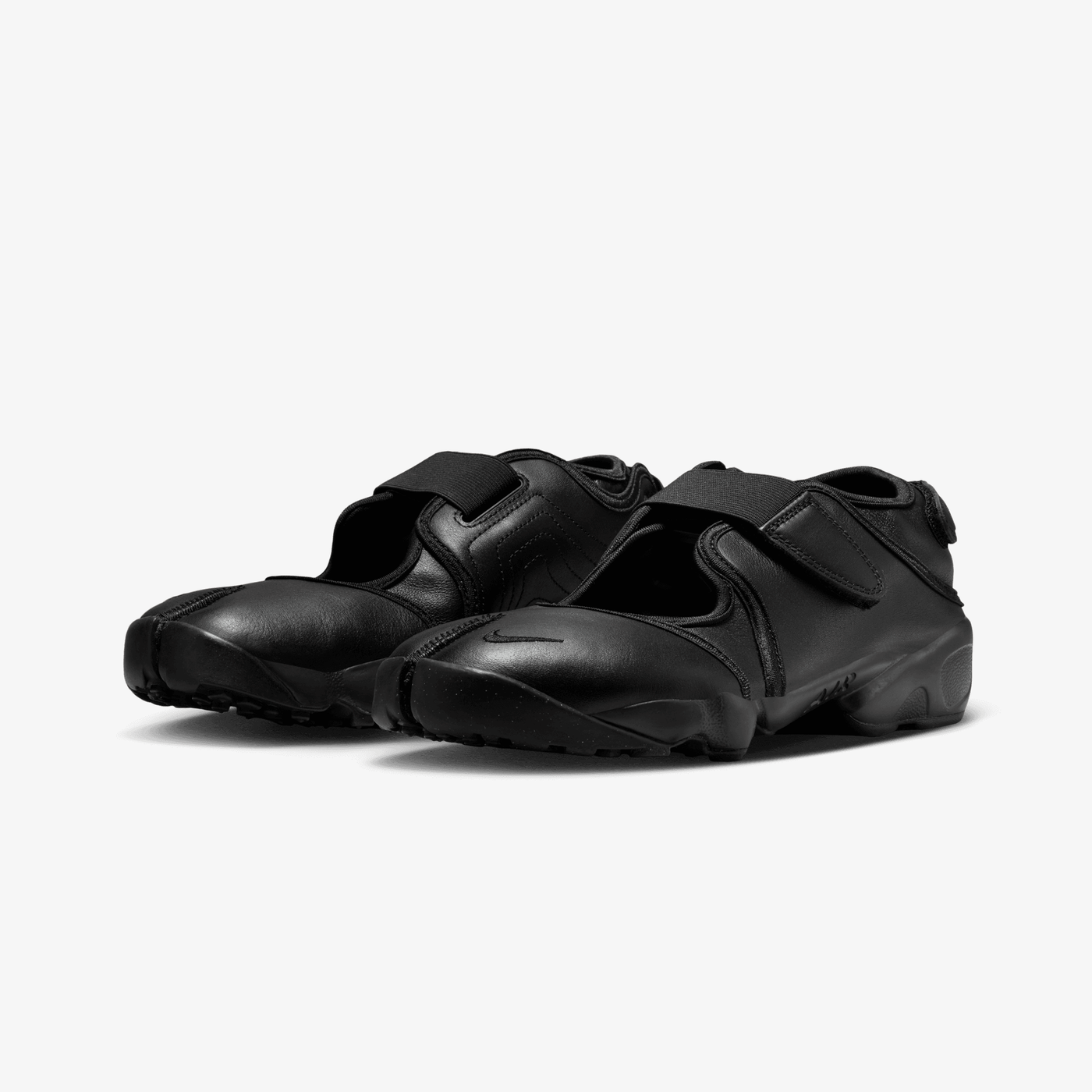 NIKE | AIR RIFT { BLACK/BLACK