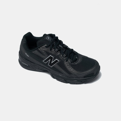 New Balance | 740 { BLACK/BLACK