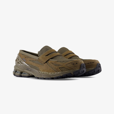 New Balance | 1906L { WOODLAND/OLIVE KHAKI