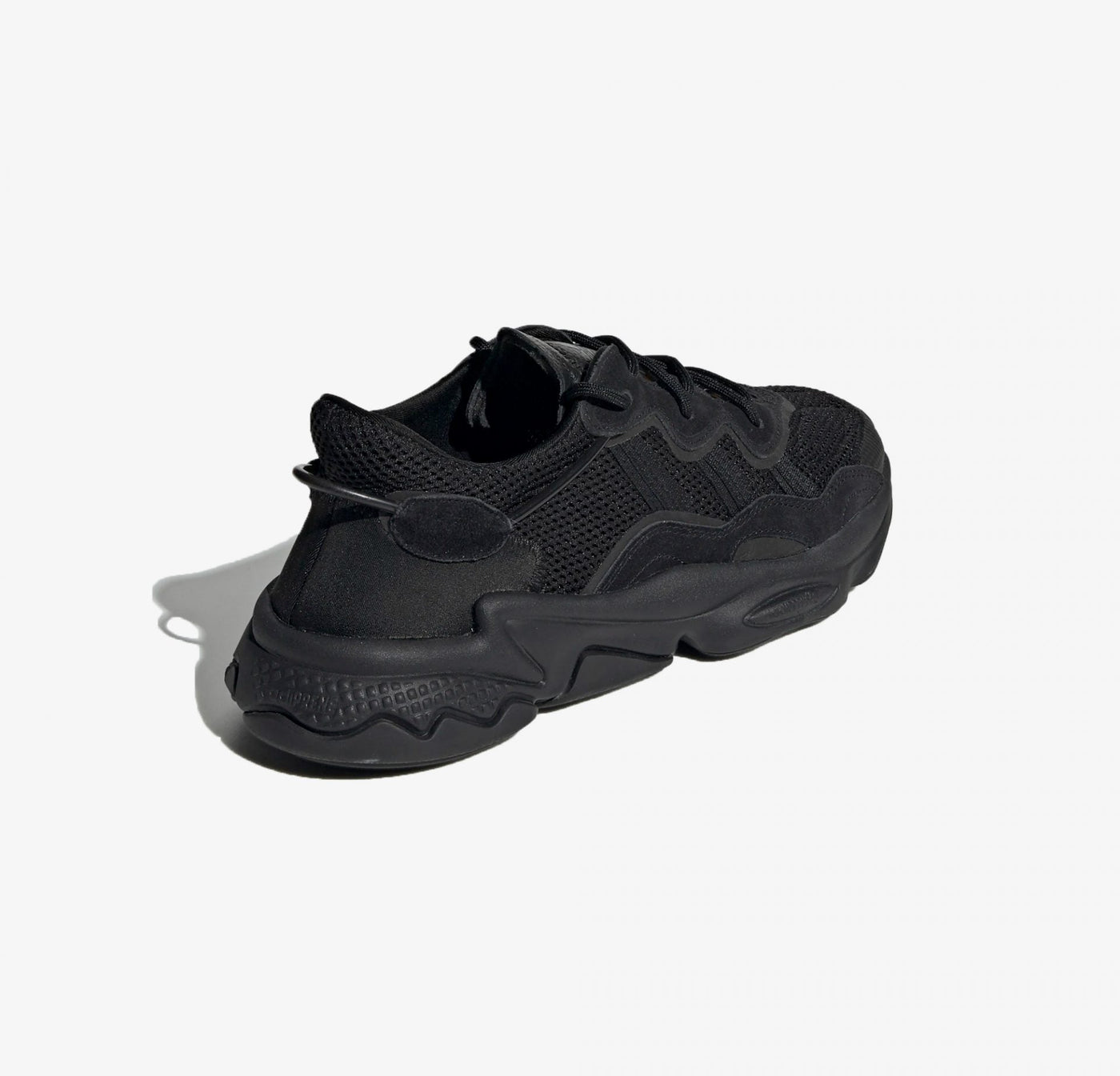 ADIDAS ORIGINALS | OZWEEGO { CORE BLACK