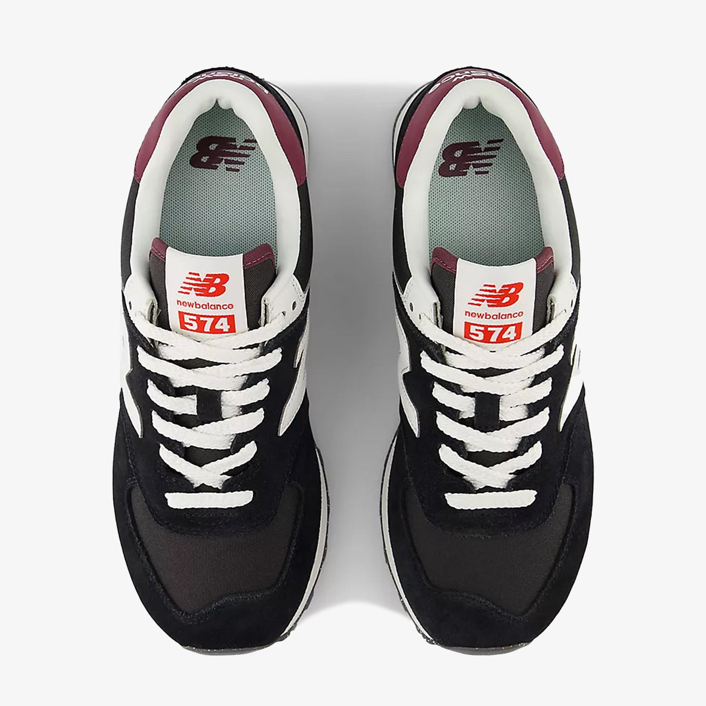 New Balance | 574 { BLACK/WHITE