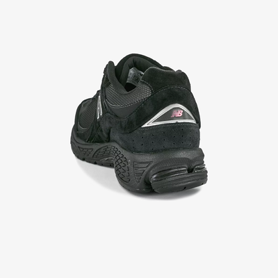 New Balance | 2002R { BLACK/BLACK/RED