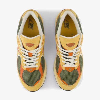 New Balance | 2002R { CLAY/DARK OLIVINE