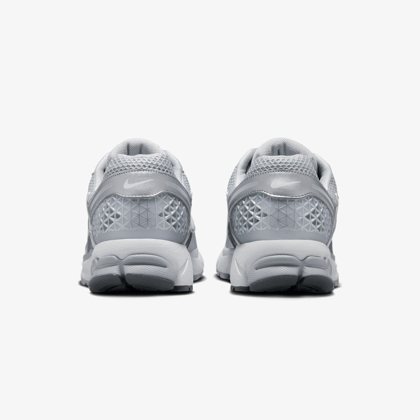 NIKE | ZOOM VOMERO 5 { WOLF GREY/WHITE-METALLIC SILVER