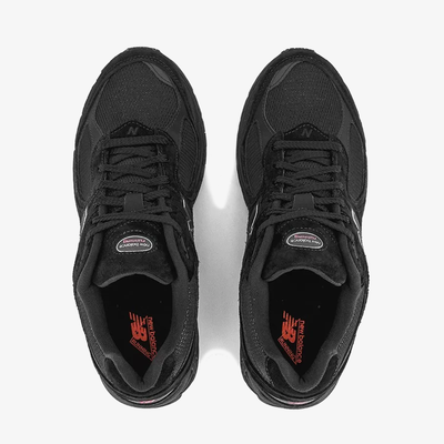 New Balance | 2002R { BLACK/BLACK/RED