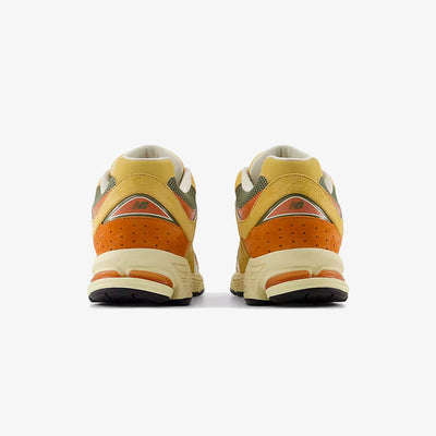 New Balance | 2002R { CLAY/DARK OLIVINE