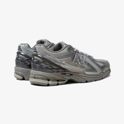 New Balance | 1906R { GREY/SILVER