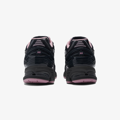 New Balance | 1906R { BLACK/SILVER