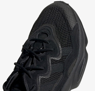 ADIDAS ORIGINALS | OZWEEGO { CORE BLACK