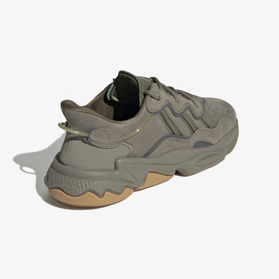 Adidas Originals | OZWEEGO { TRACE CARGO/NIGHT CARGO/ RAW KHAKI