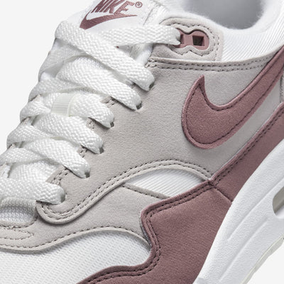Nike | AIR MAX 1  { SUMMIT WHITE/SMOKEY MAUVE-LT IRON ORE