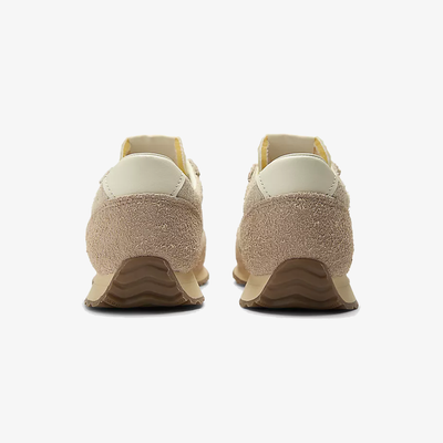 New Balance | 471 { CREAM/WHITE
