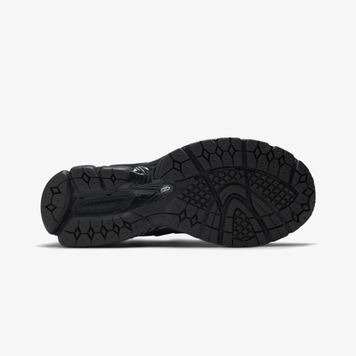 New Balance | 1906U { BLACK/DARK SILVER METALLIC