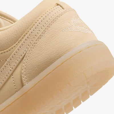 Jordan | AIR JORDAN 1 SE  { PALE VANILLA/PALE VANILLA-PALE VANILLA