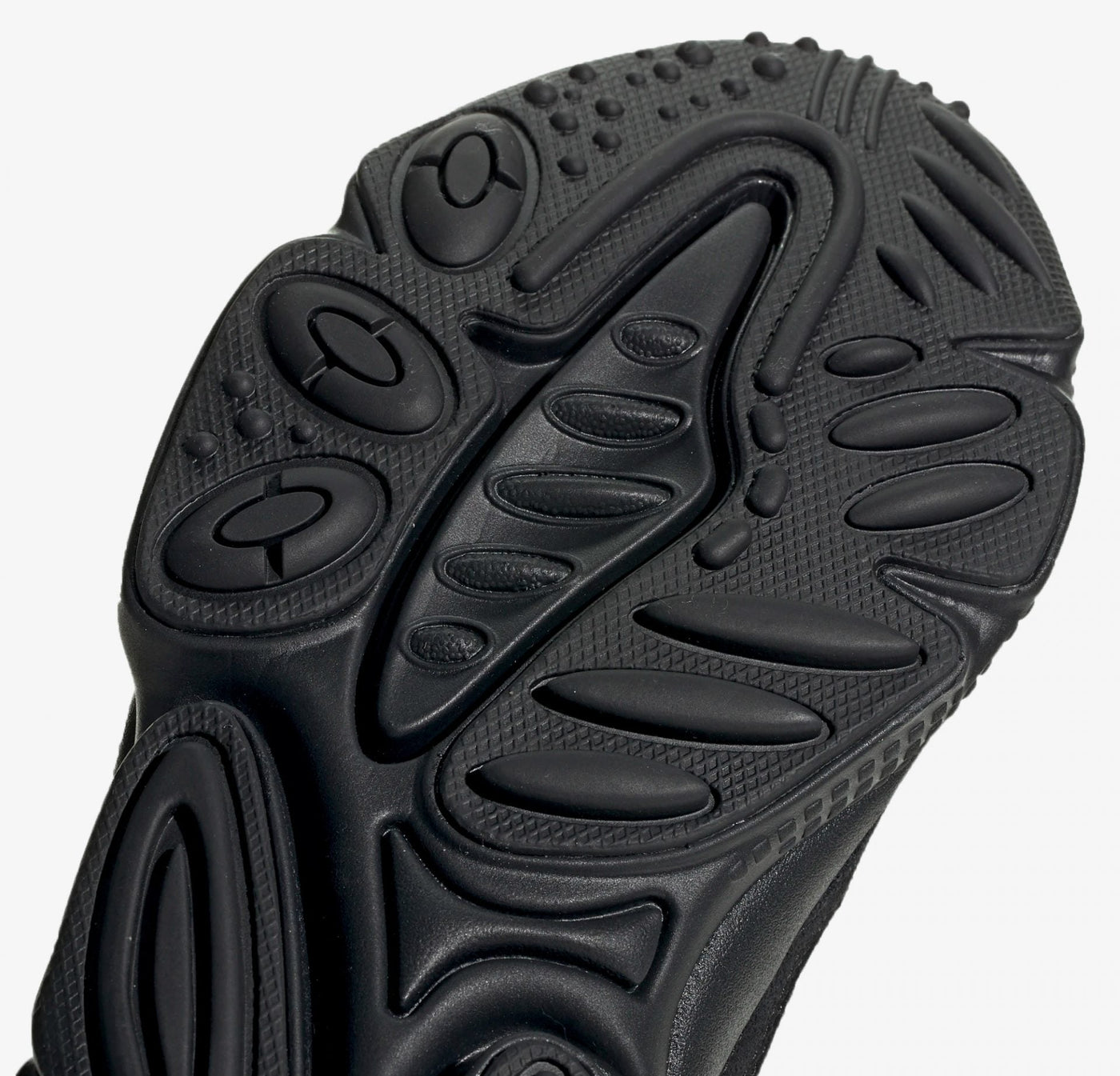ADIDAS ORIGINALS | OZWEEGO { CORE BLACK