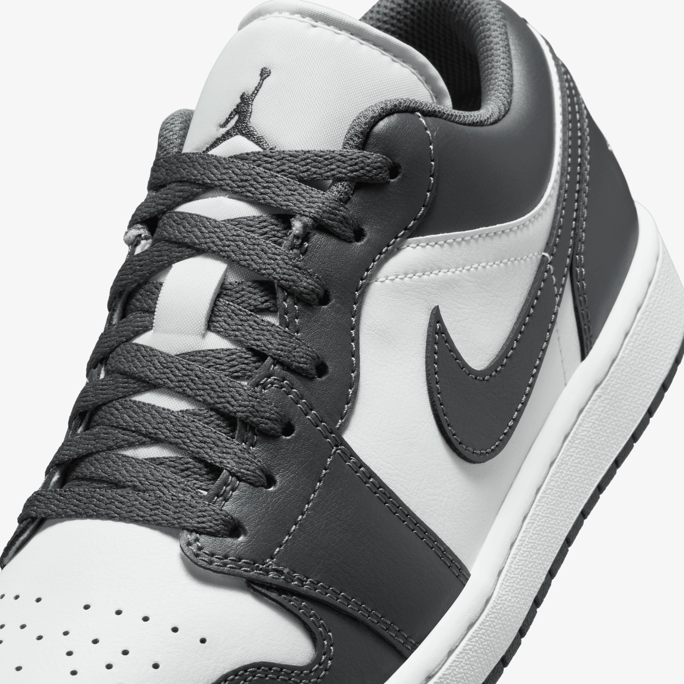JORDAN | AIR JORDAN 1 LOW { IRON GREY/SUMMIT WHITE