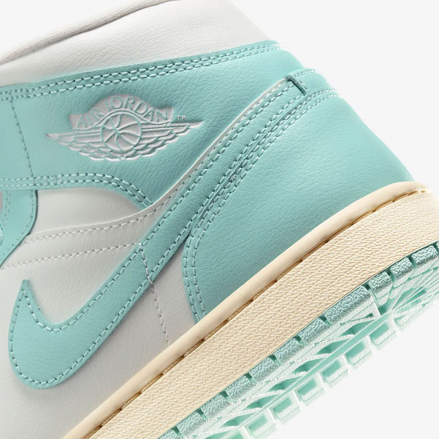 JORDAN | AIR JORDAN 1 MID { SAIL/LIGHT DEW-MUSLIN