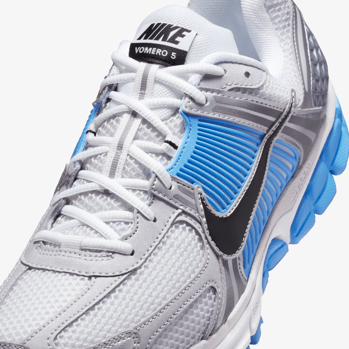 NIKE | ZOOM VOMERO 5 { WHITE/BLACK-PURE PLATINUM