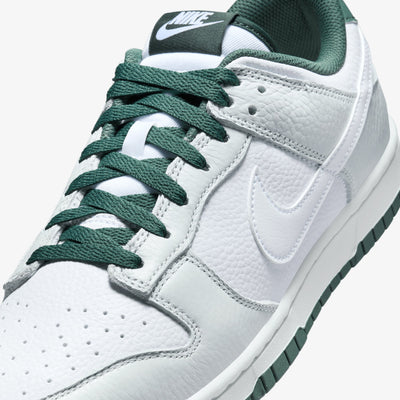 NIKE | DUNK LOW RETRO SE { PHOTON DUST/WHITE-VINTAGE GREEN