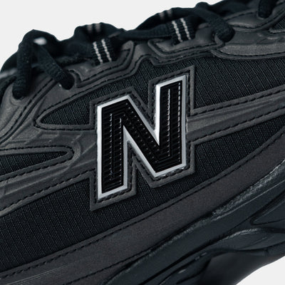 New Balance | 740 { BLACK/BLACK