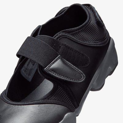 NIKE | AIR RIFT { BLACK/IRON GREY-REFLECT SILVER