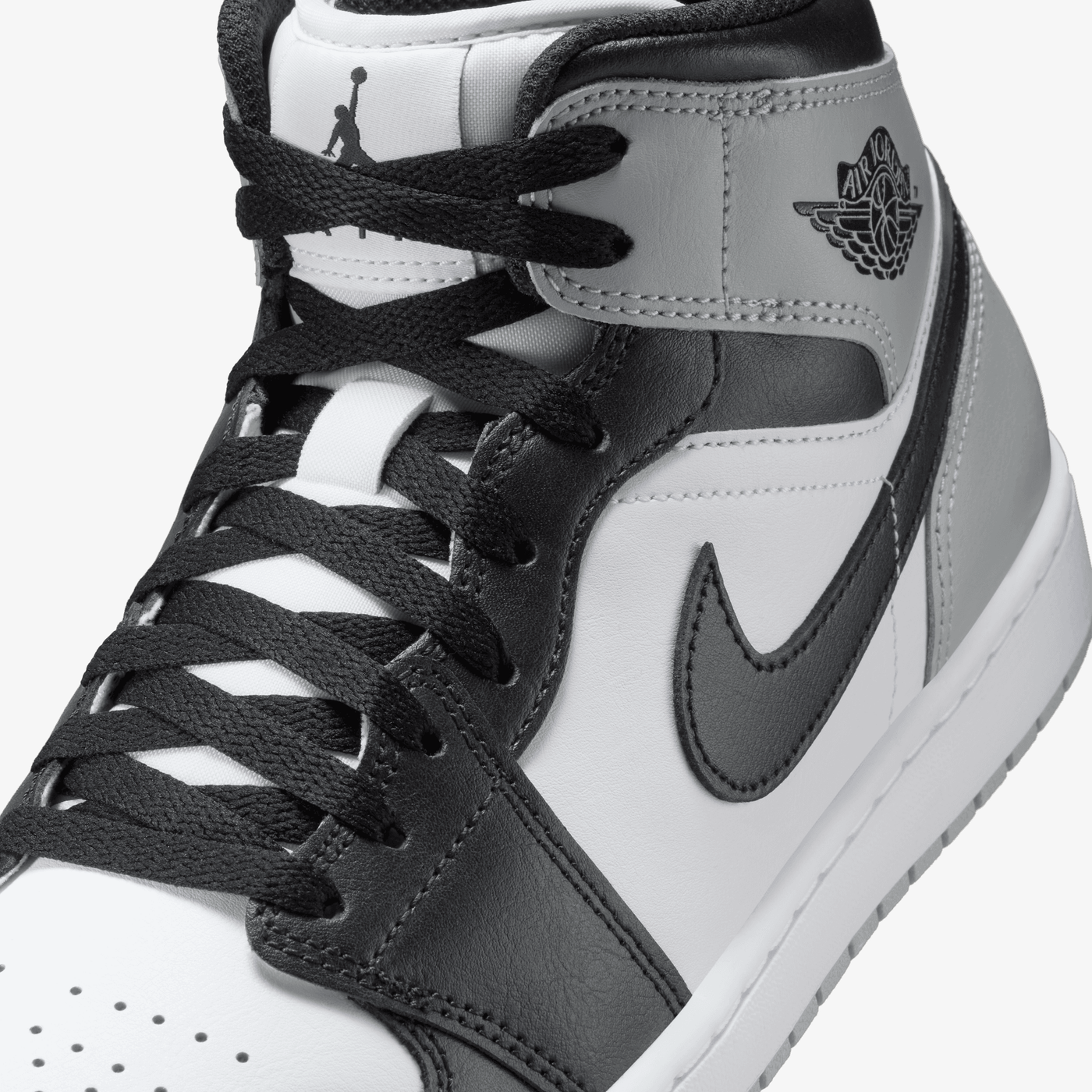 JORDAN | AIR JORDAN 1 MID { WHITE/BLACK-LT SMOKE GREY