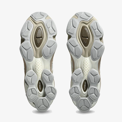ASICS | GEL-KINETIC FLUENT { WHITE/MARZIPAN