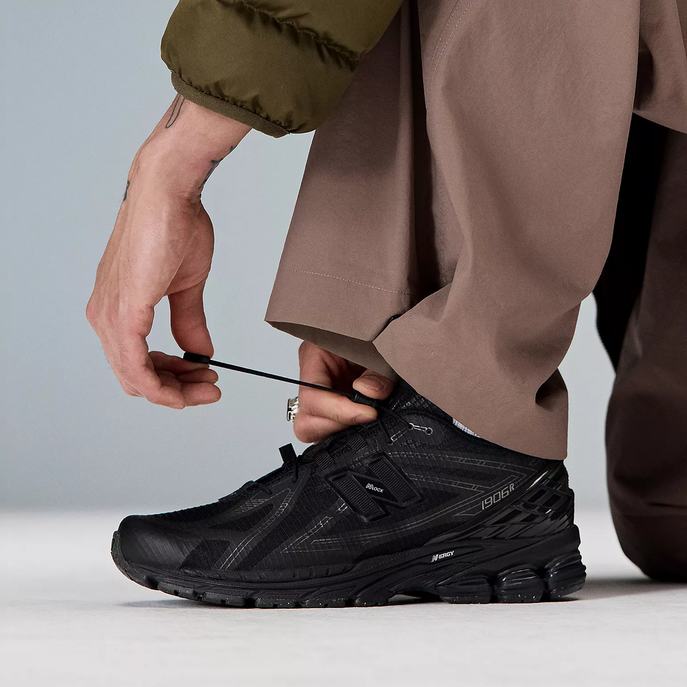 New Balance | 1906U { BLACK/DARK SILVER METALLIC