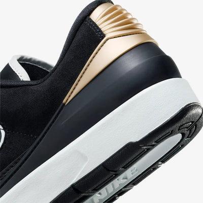 Jordan | AIR JORDAN 2 RETRO LOW  { BLACK/VARSITY RED