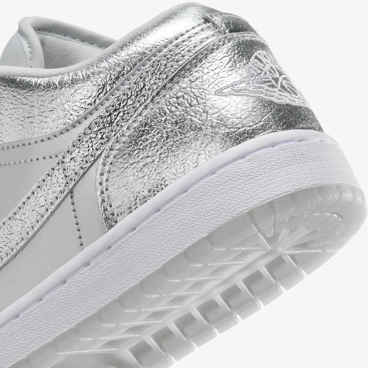 Jordan | AIR JORDAN 1 LOW SE  { METALLIC SILVER/PHOTON DUST-WOLF GREY