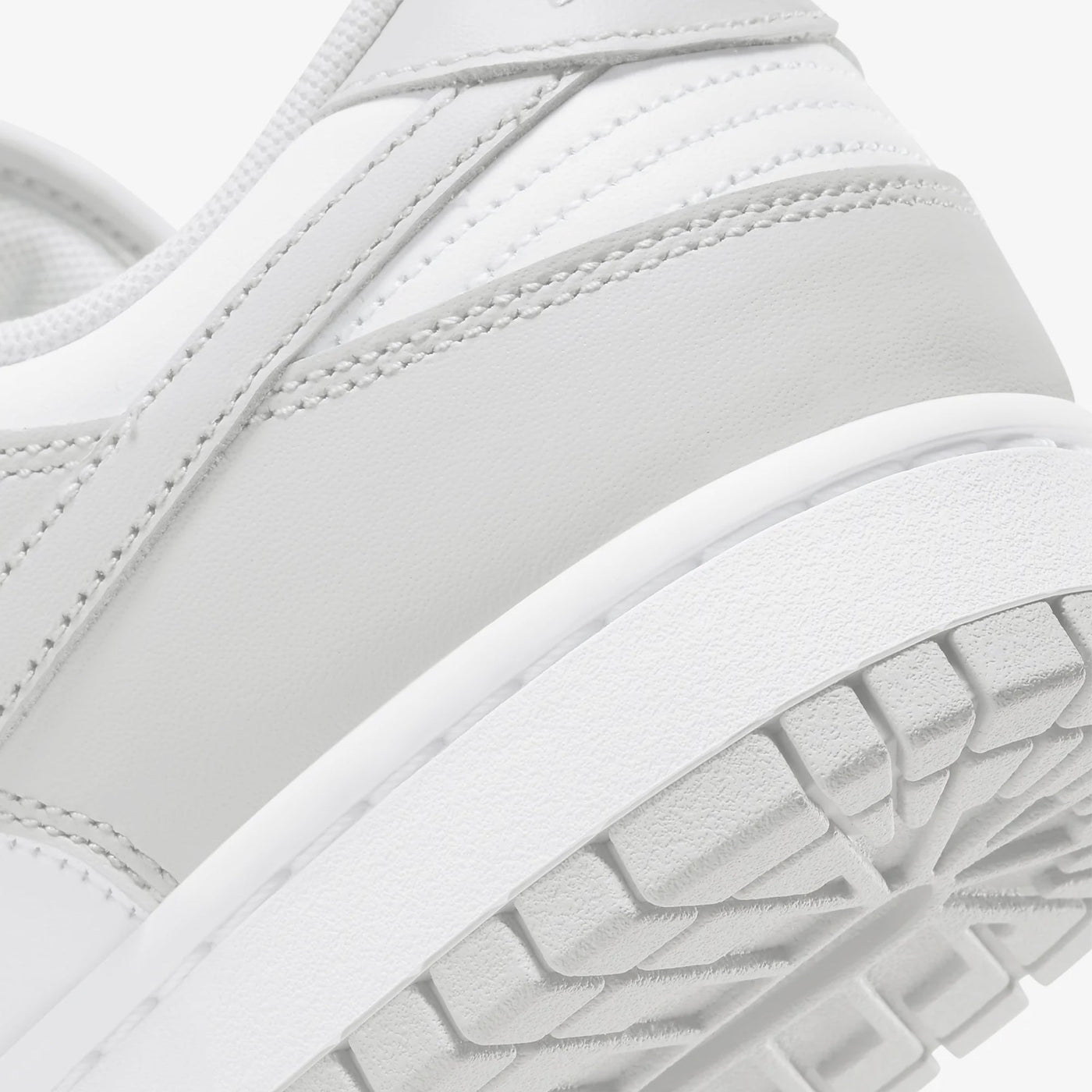 Nike | DUNK LOW RETRO  { WHITE/GREY FOG