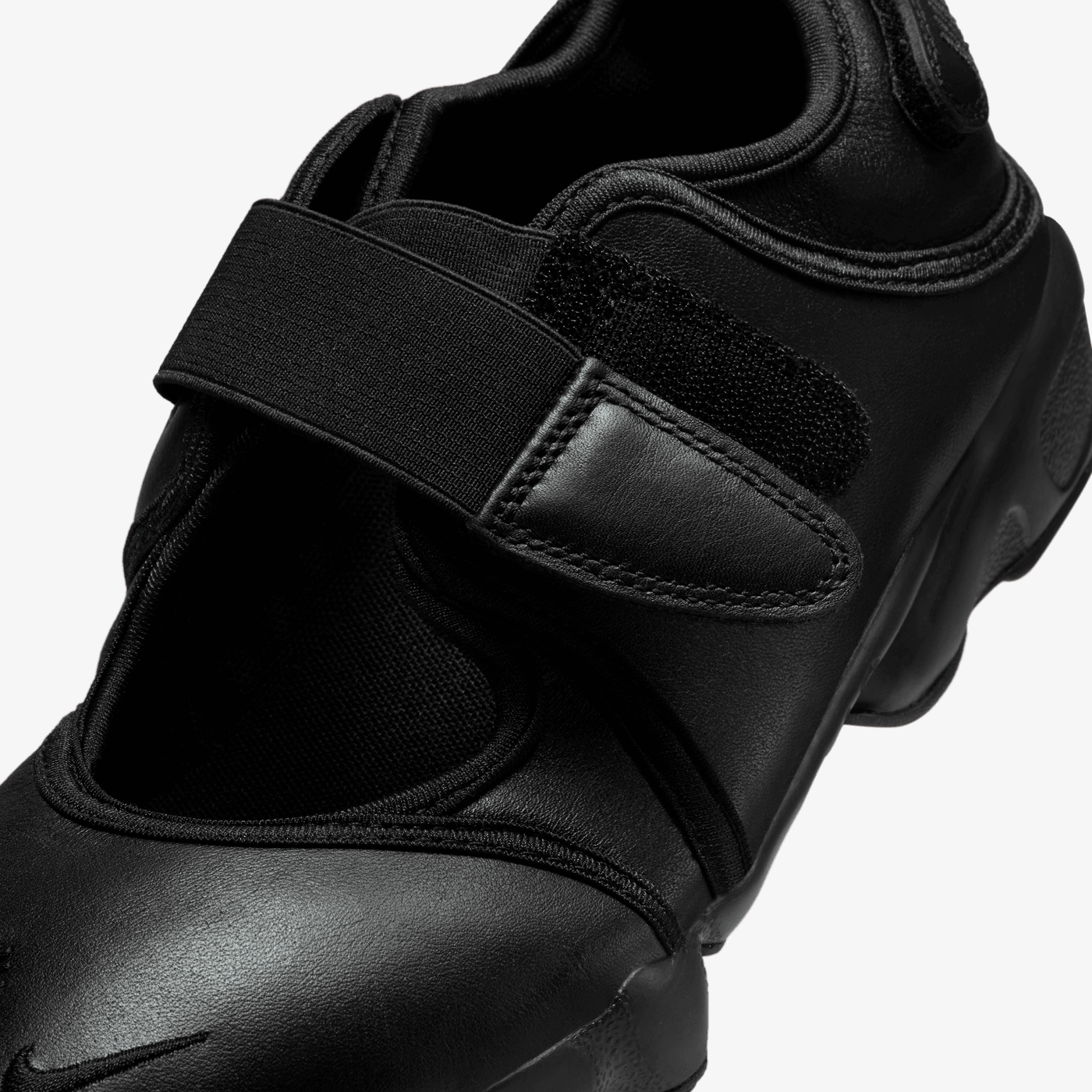NIKE | AIR RIFT { BLACK/BLACK