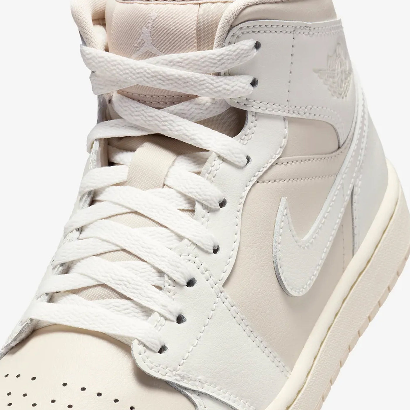 JORDAN | AIR JORDAN 1 MID { LEGEND LT BROWN/SAIL-MUSLIN